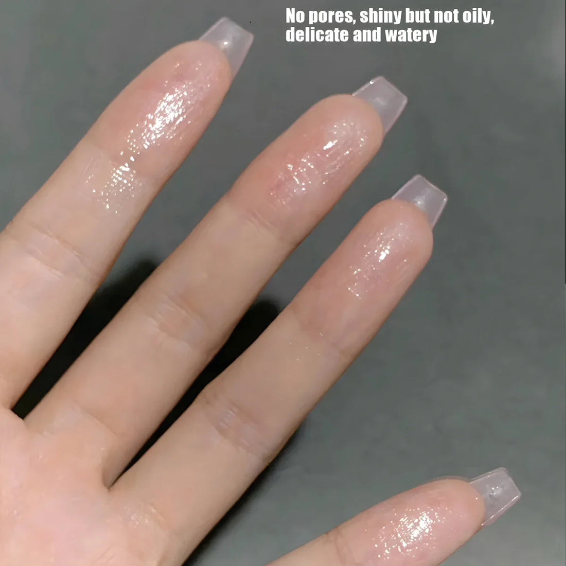 Wet and shiny! Highlighter stick brightens the eyes and contours the eyes with pearlescent silkworms to create a natural and thr